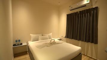 Studio | Khu vực làm việc phù hợp cho laptop, phòng cách âm