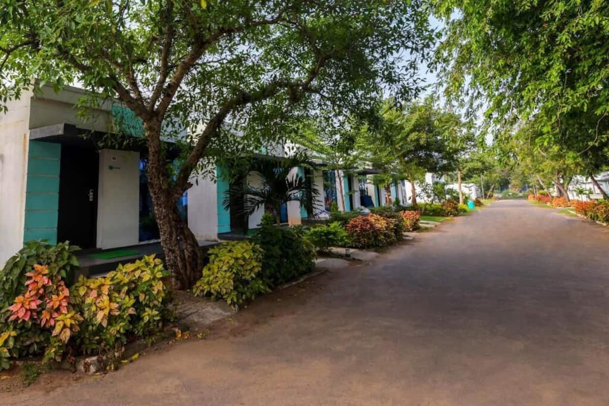 1 bedroom, laptop workspace, soundproofing, free WiFi