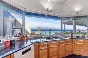 Fridge, microwave, oven, stovetop - 3BR Villa Mémento with Infinity Pool (Temae)