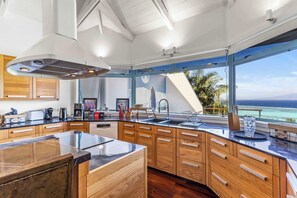 Fridge, microwave, oven, stovetop - 3BR Villa Mémento with Infinity Pool (Temae)