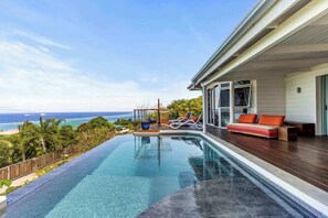 Pool - 3BR Villa Mémento with Infinity Pool (Temae)