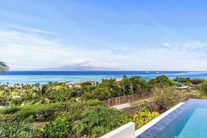 Pool - 3BR Villa Mémento with Infinity Pool (Temae)
