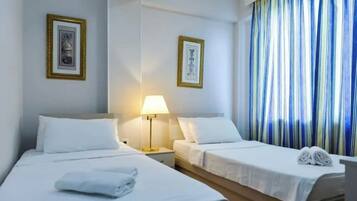 City Twin Room | Premium bedding, individually decorated, individually furnished, desk