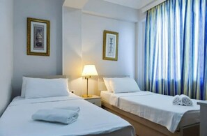 Chambre Ville avec lits jumeaux | Literie de qualité supérieure, décoration personnalisée