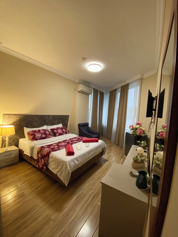 Chambre Double Classique, vue ville | Literie de qualité supérieure, décoration personnalisée