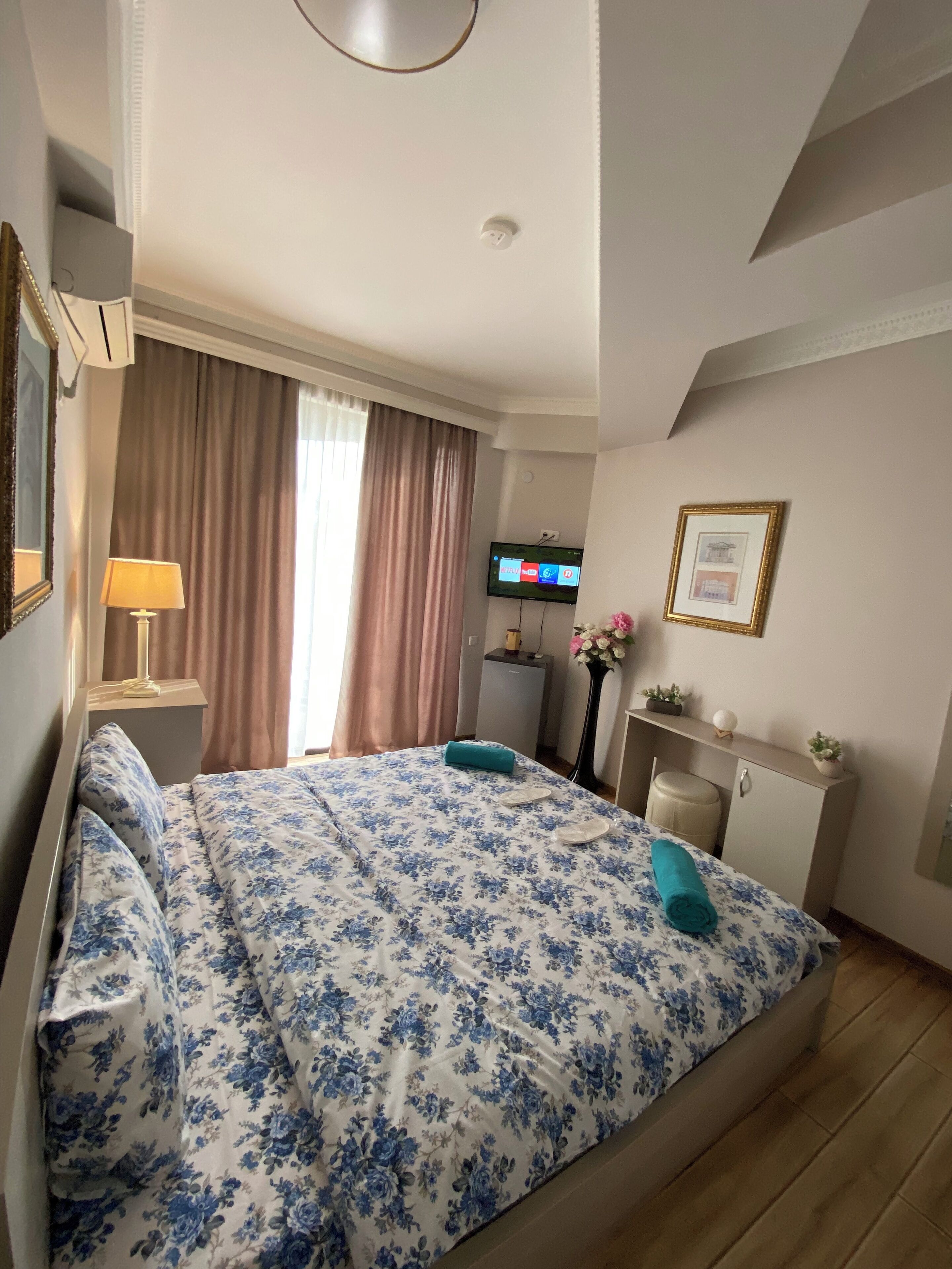 ห้องคลาสสิกดับเบิล, 1 ห้องนอน, วิวเมือง | เครื่องนอนระดับพรีเมียม, ห้องพักตกแต่งอย่างมีเอกลักษณ์