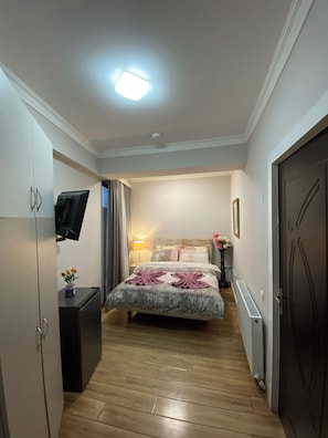 Chambre Double Classique, vue ville | Literie de qualité supérieure, décoration personnalisée