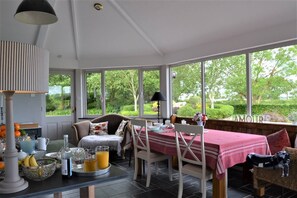 Bữa sáng kiểu Anh hàng ngày (15 GBP/mỗi người) 