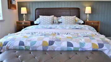 Deluxe Room, Hill View | In-room safe, free WiFi, bed sheets