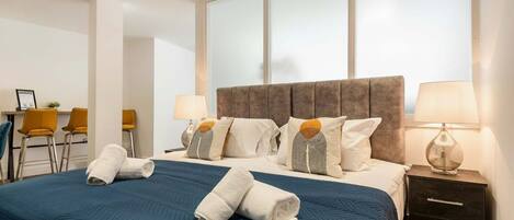 Skrivebord, strygejern/strygebræt, Wi-Fi, sengetøj