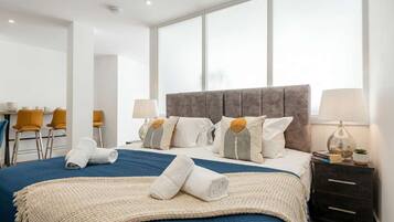 Desk, iron/ironing board, WiFi, bed sheets