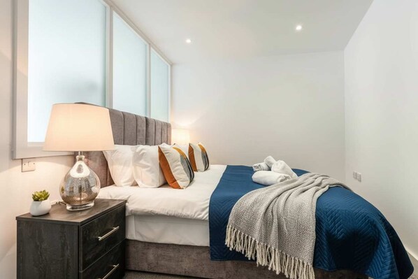 Una scrivania, ferro/asse da stiro, Wi-Fi, lenzuola