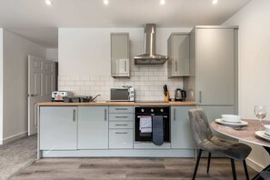 Fridge, microwave, oven, stovetop - Contemporary Studio Apartment in Central Rotherham (Rotherham)