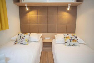 2 bedrooms, premium bedding, down comforters, memory foam beds