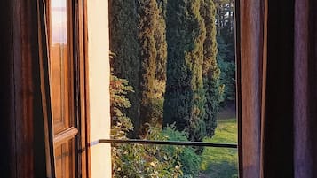 Apartment, 2 Bedrooms, Park View | Free WiFi, bed sheets