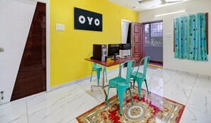Reception - OYO RSL GUEST HOUSE (Guntur)