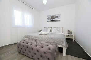 6 عدّة غرف نوم ومكتب ومكواة/لوح كي وواي فاي