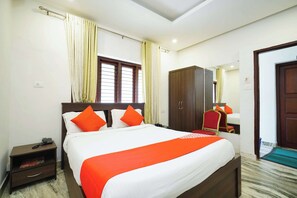 Classic Double or Twin Room | Laptop workspace, bed sheets - OYO Al Saj Kazhakkootam Near GreenField (Thiruvananthapuram)