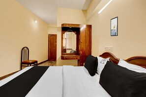 Room - OYO Rvee's East Nada (Chavakkad)