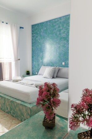 Triple Room | Free WiFi, bed sheets
