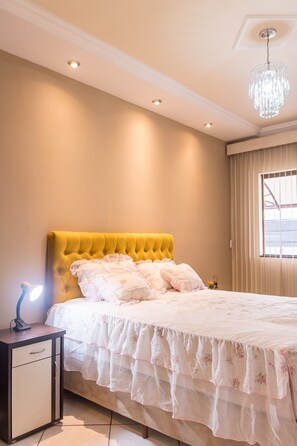 3 bedrooms, iron/ironing board, free WiFi, bed sheets