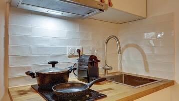 Fridge, microwave, stovetop, coffee/tea maker