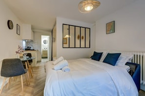 3 bedrooms, desk, iron/ironing board, WiFi