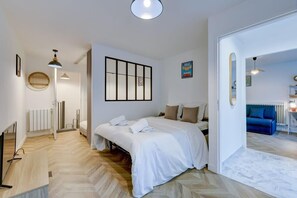 3 bedrooms, desk, iron/ironing board, WiFi