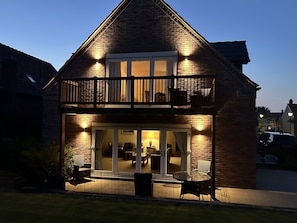 Exterior - Coastal Cottage - Balcony sleeping 10 in 4 bedrooms - refurbished (Filey)