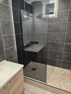 Shower, hair dryer, towels, toilet paper