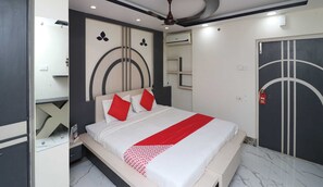 Classic Double or Twin Room | Bed sheets - OYO Ruby Park Trivedi International (Kolkata)