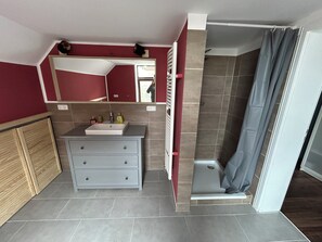 Bruser, hårtørrer, håndklæder, Sæbe