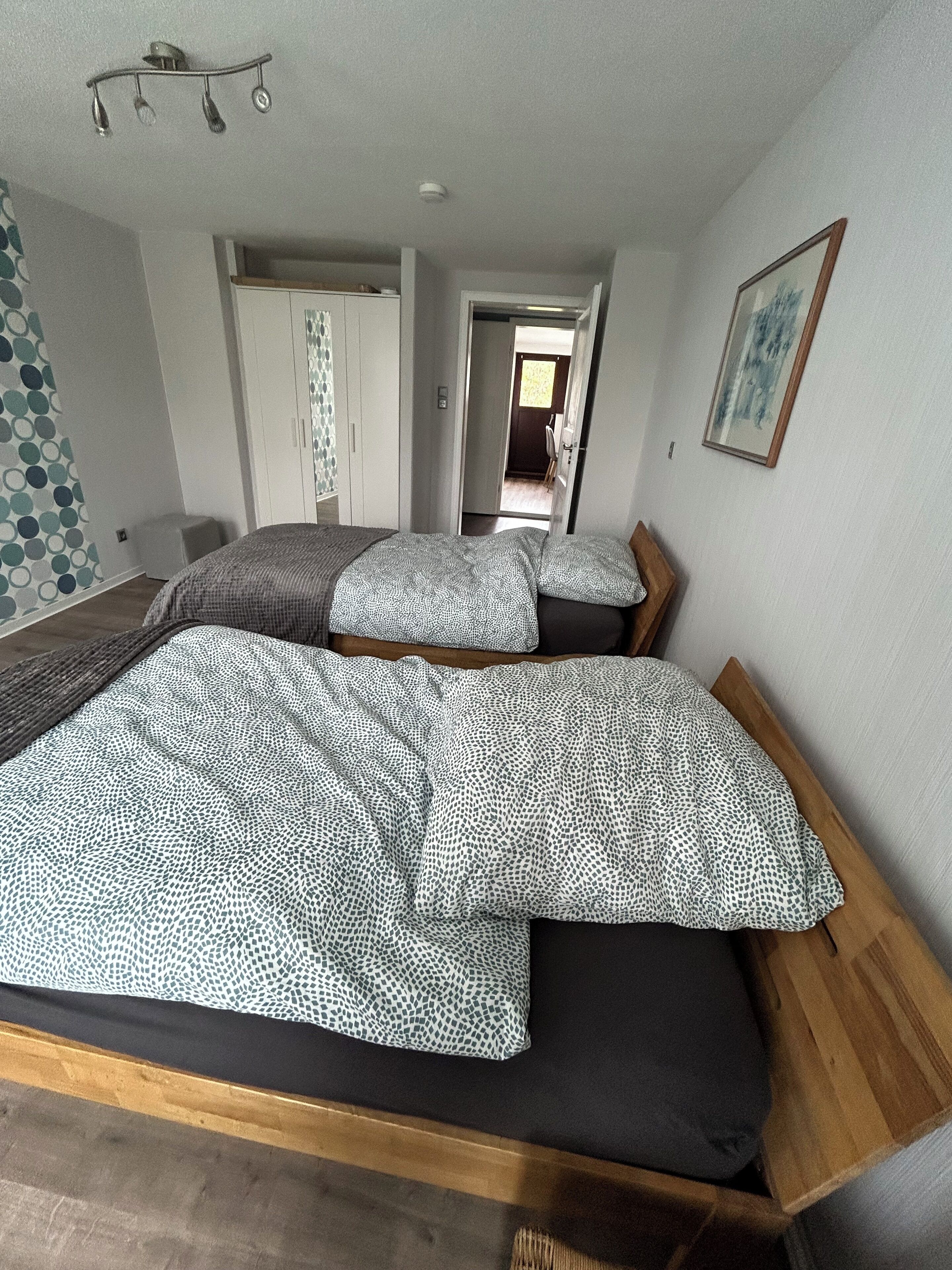 2 Schlafzimmer, Schreibtisch, Reisekinderbett, kostenloses WLAN