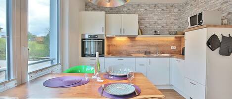 Réfrigérateur, micro-ondes, four, lave-vaisselle