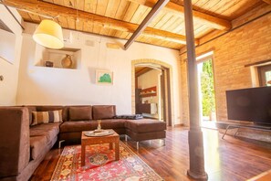 TV - Villa Gelso with pool, sauna and breathtaking views (Ostra)