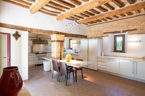 Fridge, microwave, oven, stovetop - Villa Gelso with pool, sauna and breathtaking views (Ostra)