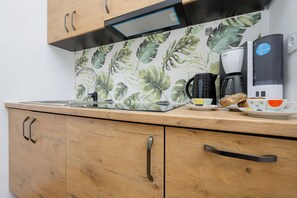 Apartment, 1 Schlafzimmer, Küche | Eigene Küche | Mikrowelle, Ofen, Geschirrspüler, Wasserkocher mit Kaffee-/Teezubehör