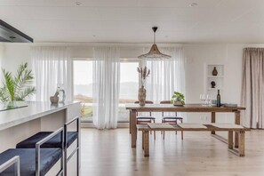 Villa | Dining