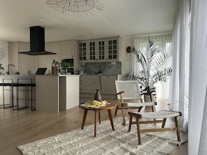 Villa | Interior - Captivating 3-bed Villa in Halanda With Lake View (Hålanda)
