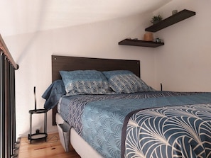 1 dormitorio, escritorio, ropa de cama