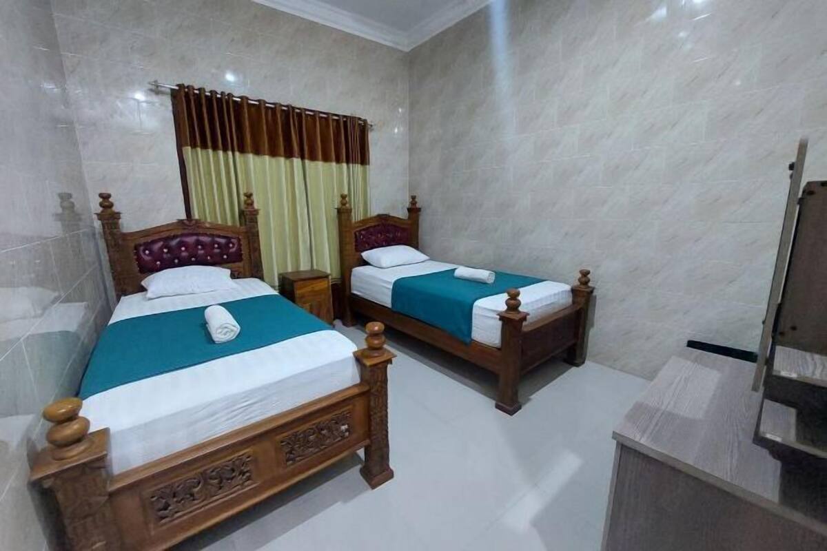 Free WiFi, bed sheets