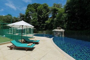 Outdoor pool, sun loungers
