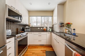 Private kitchen - Sugarloaf Chalet 3BDR Loft 2510 (Cedar)