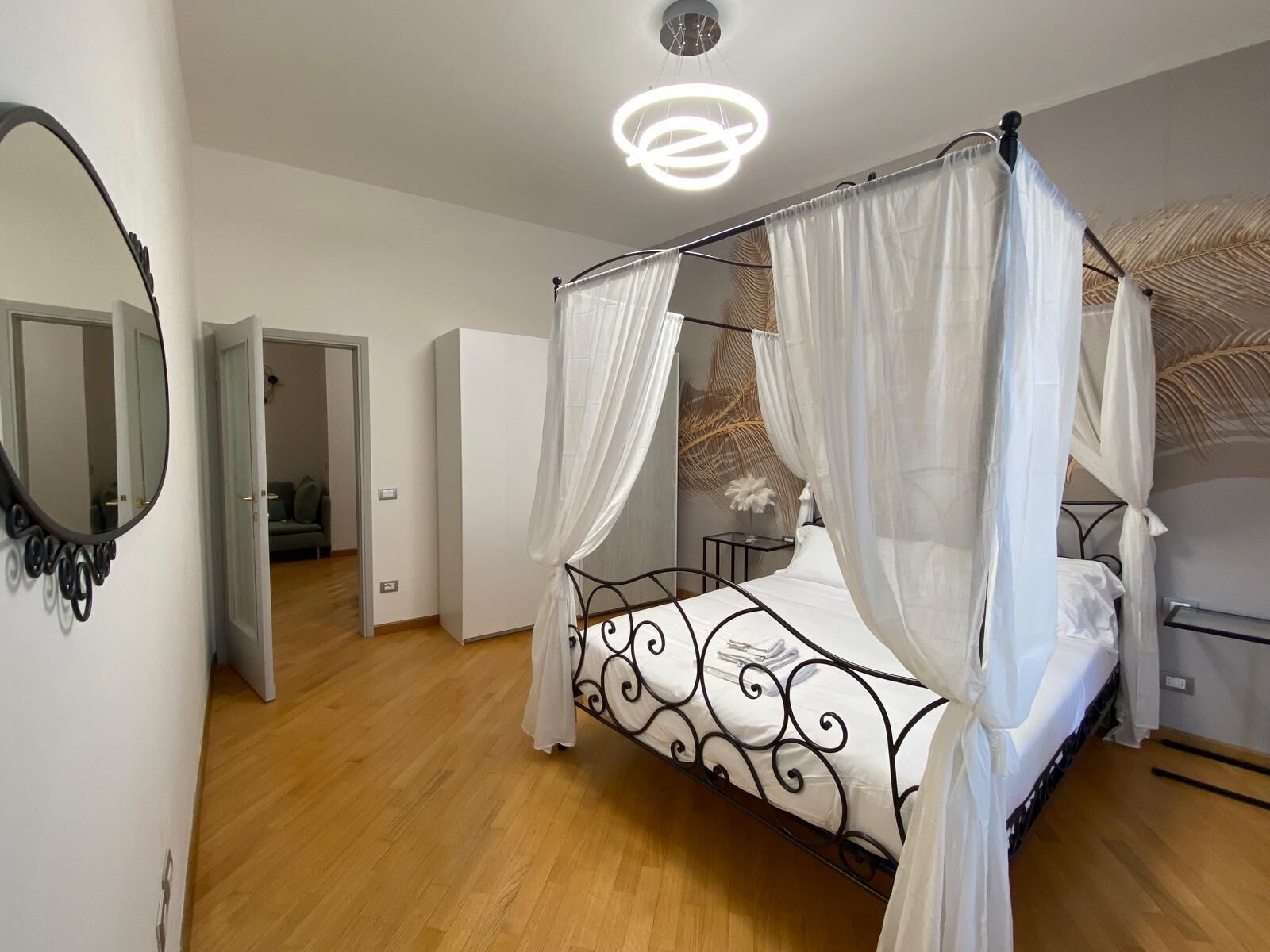 3 Schlafzimmer, Schreibtisch, Bügeleisen/Bügelbrett, Reisekinderbett