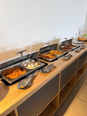 Free daily buffet breakfast
