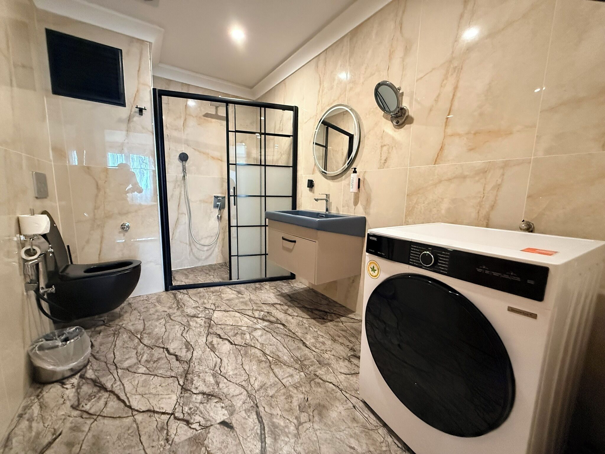 Deluxe Suite, Balcony, Sea Facing | Bathroom