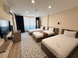 Deluxe Apartment, Balcony | Egyptian cotton sheets, premium bedding, down comforters, minibar