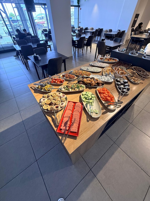 Free daily buffet breakfast