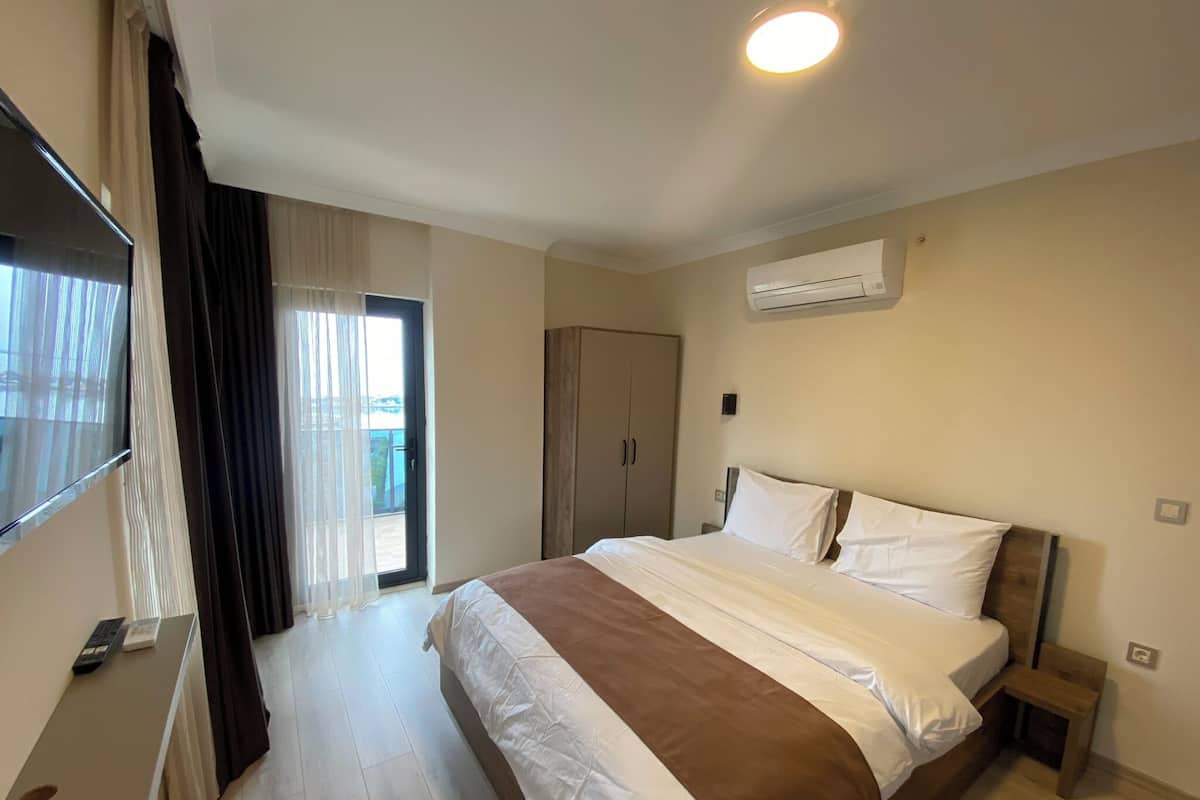 Habitación Deluxe, balcón, vista al mar | 2 habitaciones y sábanas de algodón egipcio