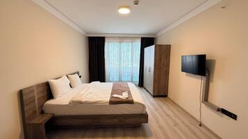 Deluxe Suite, Balcony, Sea Facing | Egyptian cotton sheets, premium bedding, down duvets, minibar